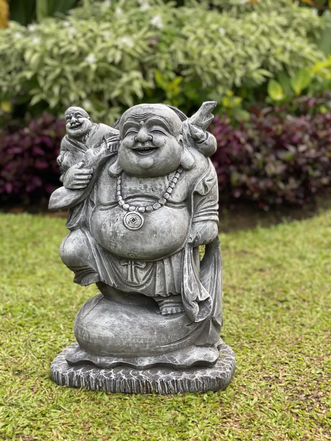 Artikelbild 1 des Artikels “Sammo - Chinesischer Buddha, stehend mit Buddha auf der Schulter, 55 cm H | Steinguss “